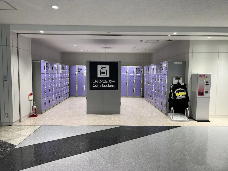 [2F-4] Coin lockers next to the entrance of the Air Terminal Hotel at the back of Gate E of the Domestic Departure Lobby on the 2nd floor.