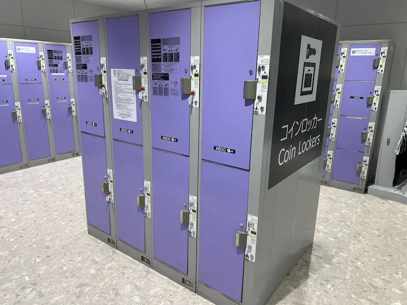 [2F-4] Coin lockers next to the entrance of the Air Terminal Hotel at the back of Gate E of the Domestic Departure Lobby on the 2nd floor.
