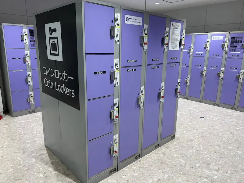 [2F-4] Coin lockers next to the entrance of the Air Terminal Hotel at the back of Gate E of the Domestic Departure Lobby on the 2nd floor.