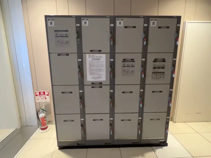[3F-1] Coin Lockers on the north side of Gourmet World on the 3rd floor, domestic flight side
