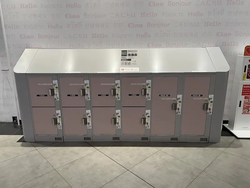 [3F-4] Coin lockers in the 3rd floor connecting facility corridor