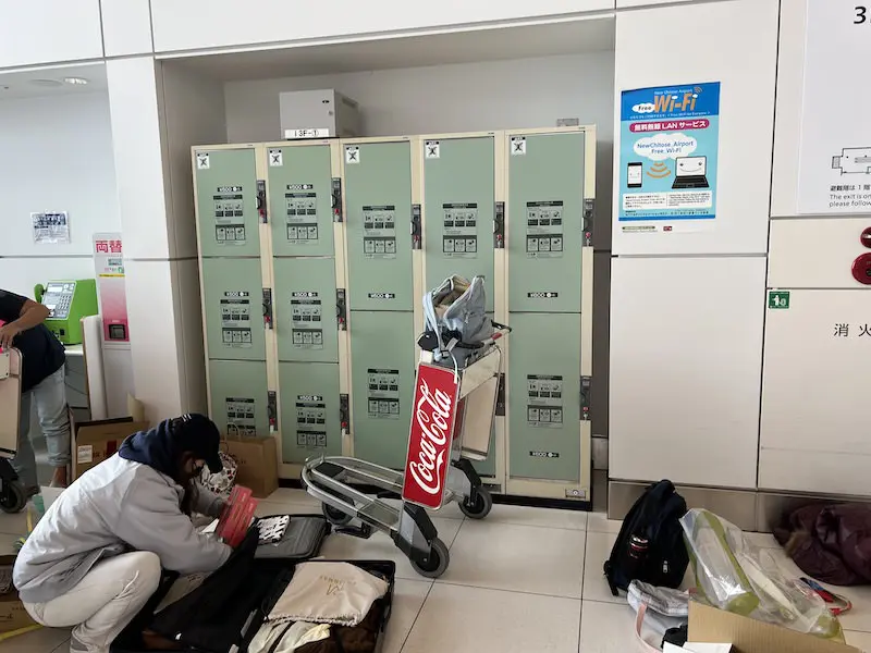 [i3F-(1)]Coin Lockers in front of Counter A on the north side of the international departure lobby on the 3rd floor