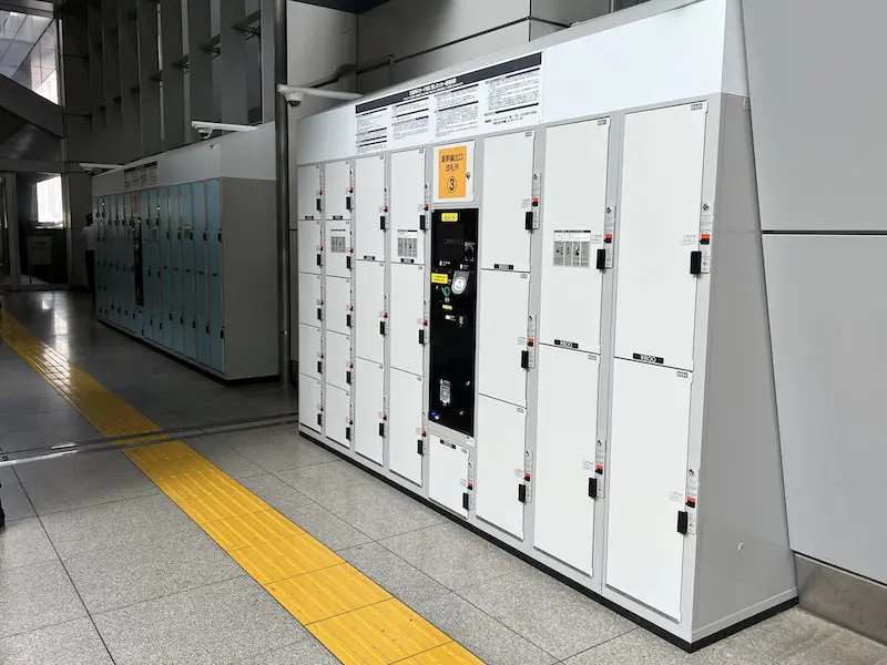Two coin-operated lockers are located next to the ticket gates.