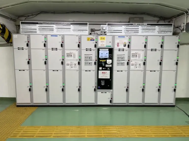 【Inside ticket gates】Coin lockers in the Shinobazu Exit connecting passageway on the mezzanine floor [Shinobu 40