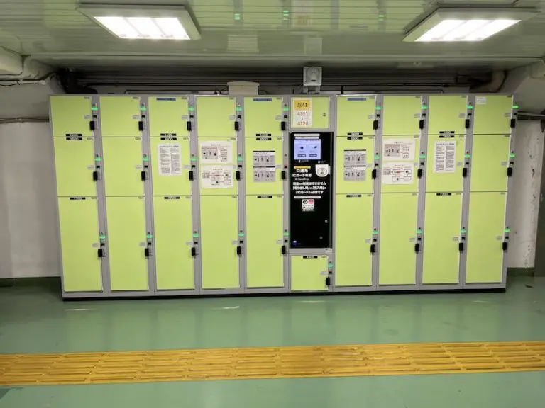 【Inside gates ticket】 Coin lockers (only for IC cards) at [Shinobazu 41] in the Shinobazu Exit connecting passageway on the second mezzanine floor.