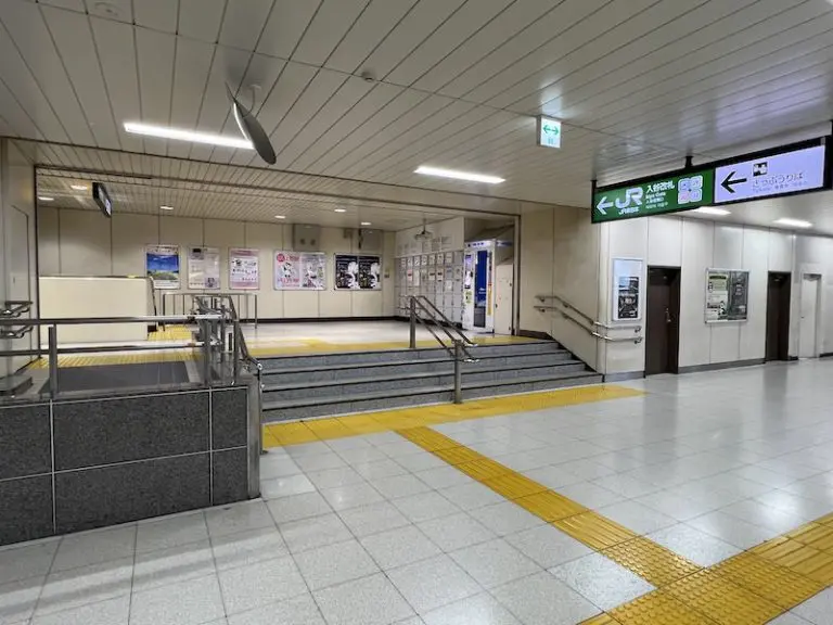Coin lockers located in the Iriya corridor. East Kamino exit on the left and Iriya exit on the right.