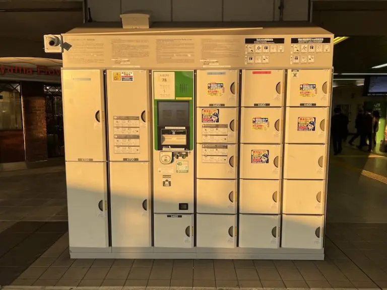 Coin lockers at the Pandabashi exit on the 3rd floor