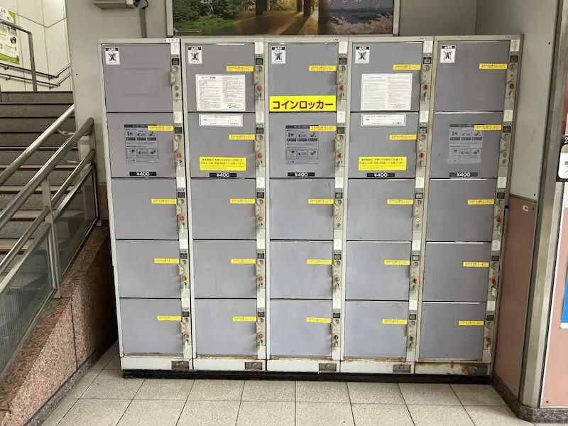【Outside the ticket gates】Coin lockers next to the stairs of Exit 2 on the 1st floor of JR Oimachi Station, west side of the center of the station