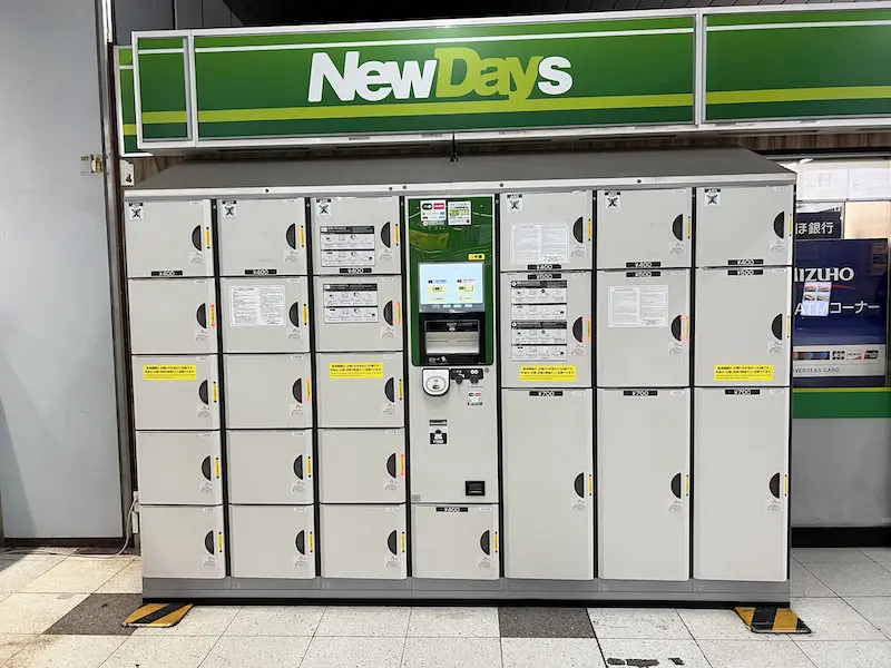 【Inside the ticket gates】Coin lockers next to the west exit store on the 2nd floor of JR Oimachi Station