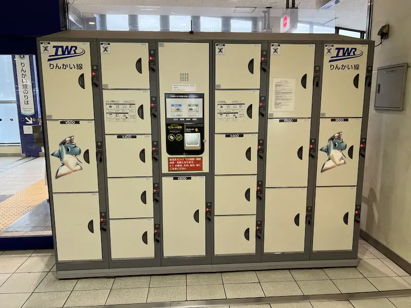 【Outside the ticket gates】Coin lockers next to the escalator on the 2nd floor of Rinkai Line Oimachi Station