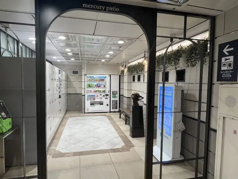 Coin lockers are located in the space to the left.