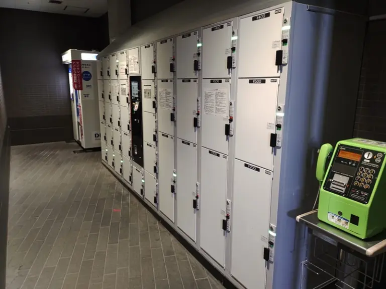 Coin lockers at Futakotamagawa Station 02