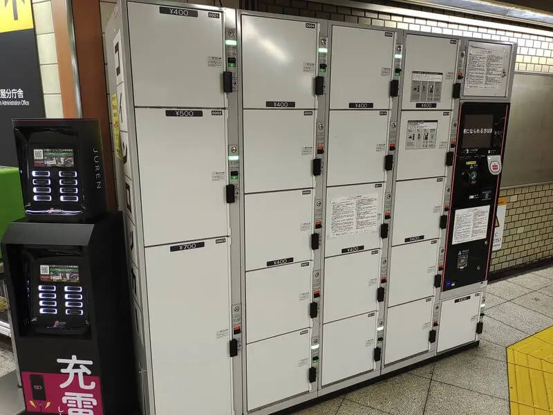 Coin lockers outside the Denentoshi Line ticket gates 02