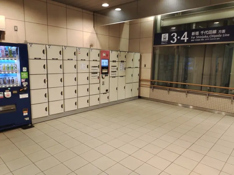 Coin lockers at Seijo Gakuen Mae Station