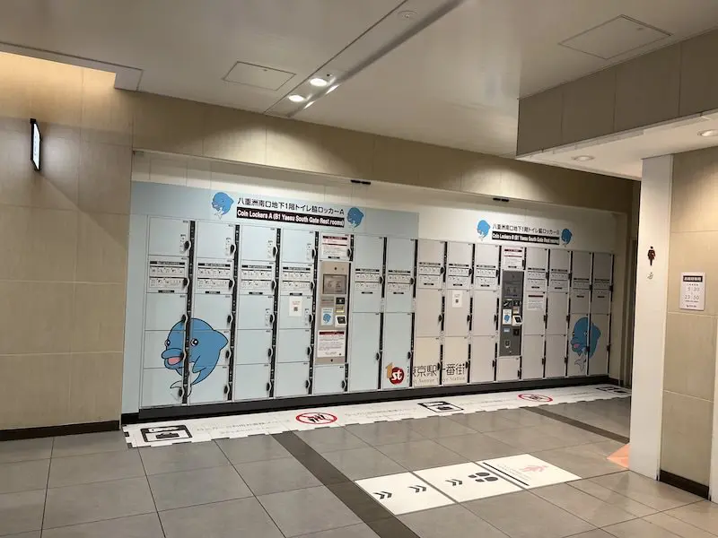 【개찰구 밖】야에스 남쪽 출구 지하 1층 화장실 옆 사물함(돌고래)