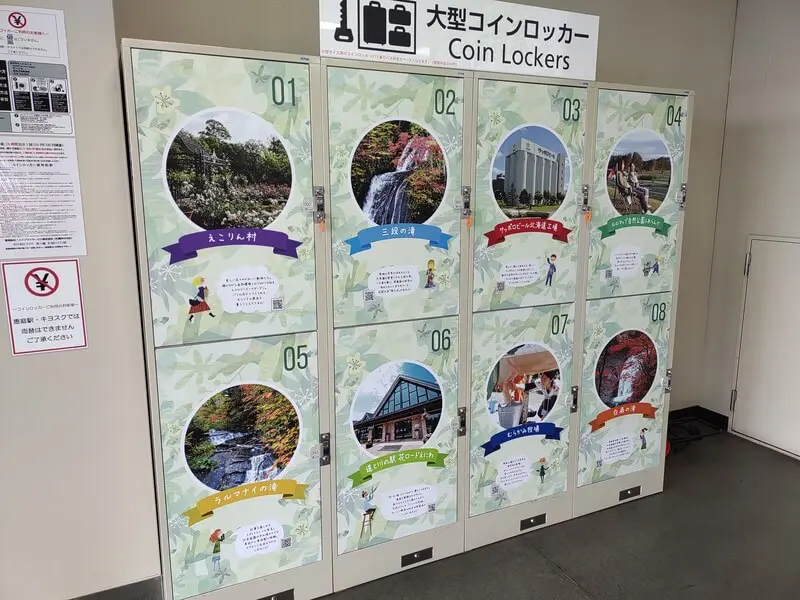 二樓通道里的投幣櫃.