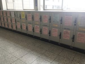 キッザニア甲子園入場前のコインロッカーの場所 料金 サイズのまとめ コインロッカーのしおり