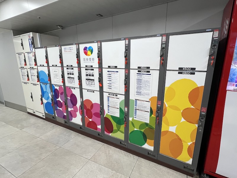 西口の百円硬貨専用コインロッカー