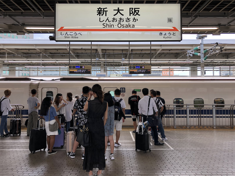 新大阪駅の新幹線ホーム