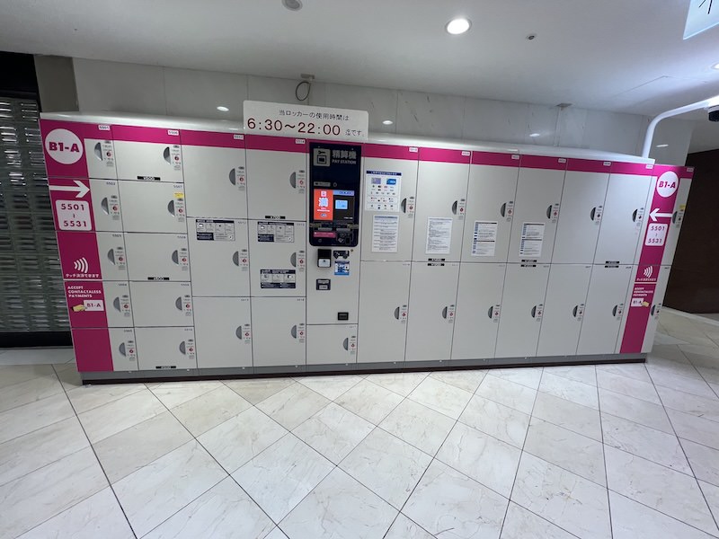地下1階なんばCITY本館「ジャーナルスタンダード」奥のコインロッカー