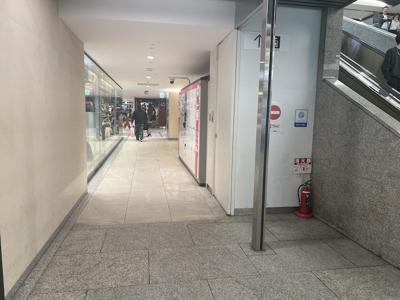 1階なんばCITY本館エスカレーター横のコインロッカー