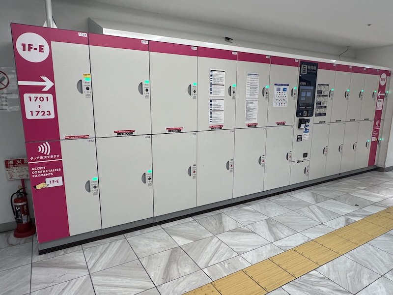 1階なんばCITY本館「リリーブラウン」奥のコインロッカー
