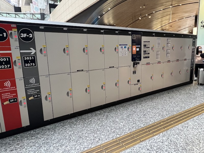 3階改札外：スイスホテル南海大阪エントランス付近【3F-2】のコインロッカー