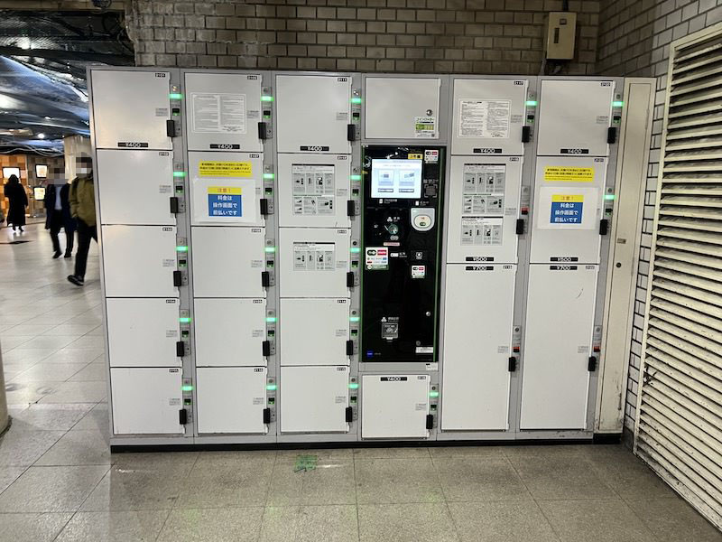 汐留地下改札銀座方面への通路にあるコインロッカー