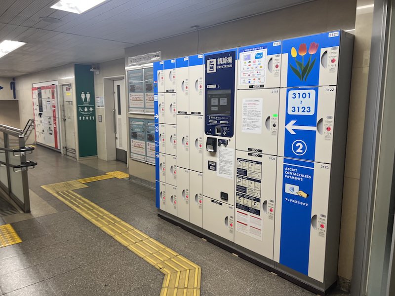 3階改札口西神戸線側のトイレへの通路の入口にある【チューリップ】のコインロッカー