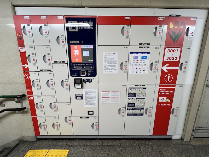 3階西トイレ前【チューリップ】のコインロッカー（トイレ側）