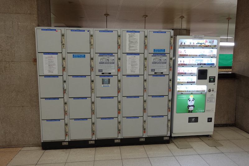 東改札口横のコインロッカー