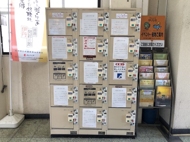 改札外東口観光物産ギャラリー前手前側のコインロッカー