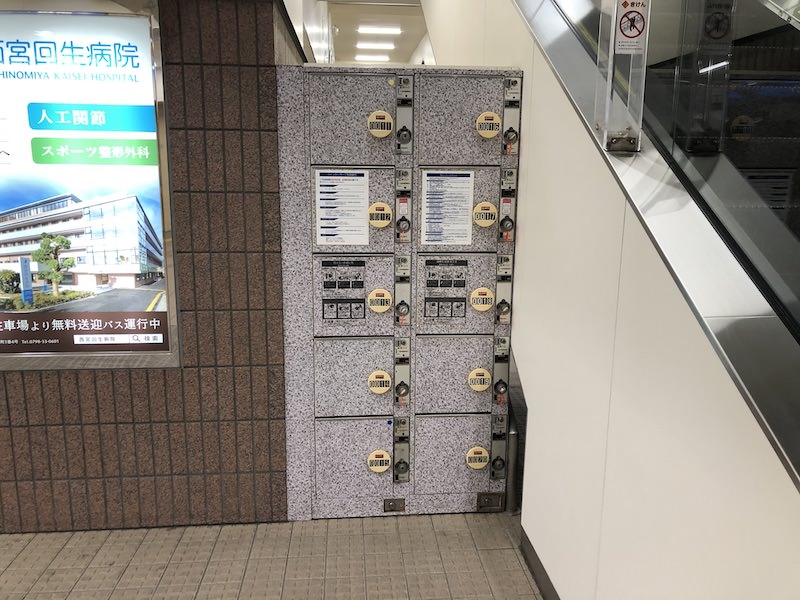 反対側のコインロッカー