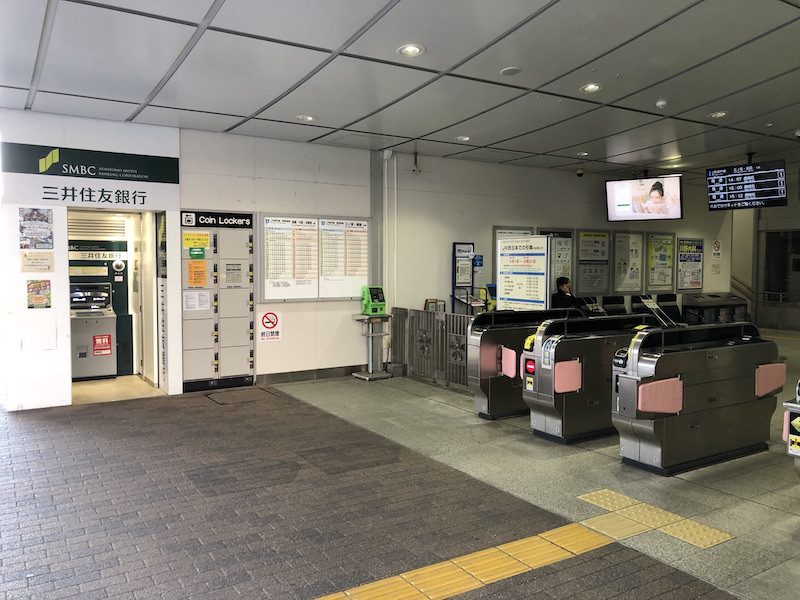さくら夙川駅の改札前にあるコインロッカー