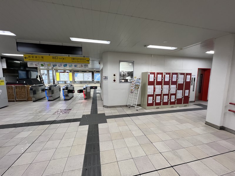 コンコース1番線エレベーター横にあるコインロッカー