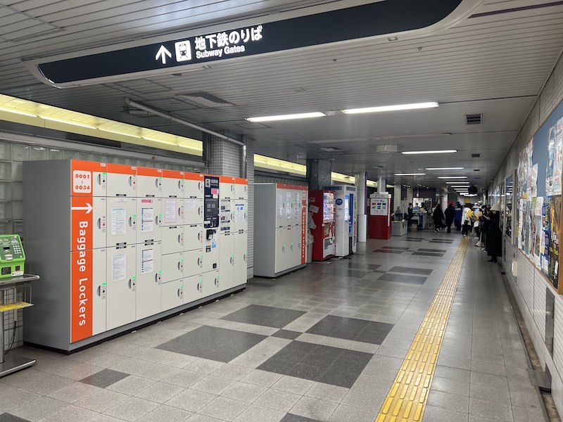 コインロッカー側から改札を見る