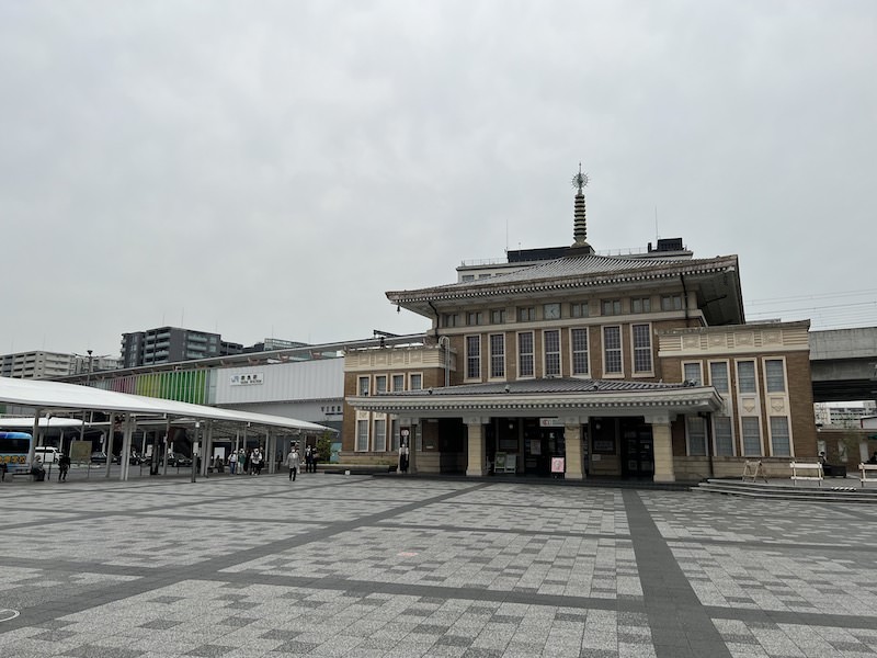 駅東口にある旧駅舎
