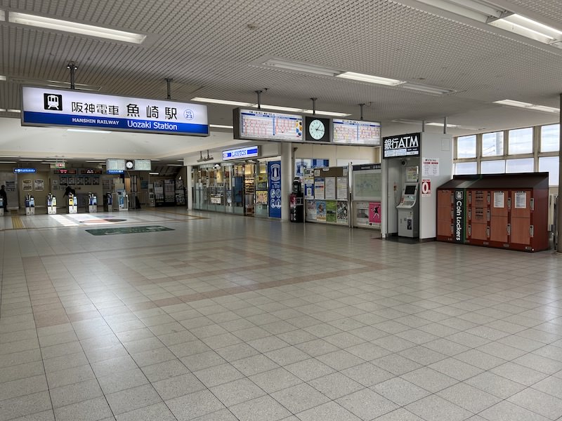 阪神電車魚崎駅改札口近くにあるコインロッカー