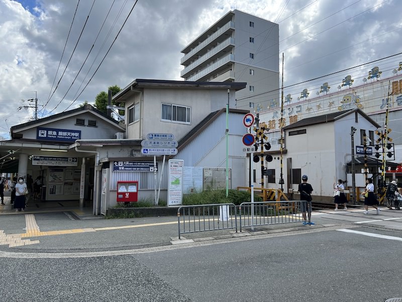 コインロッカーを使うためには、大阪梅田方面行きホームへつながる改札を通る必要がある。