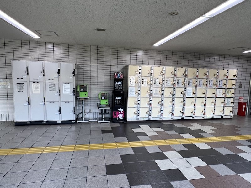 【改札外】西改札口出口4横通路のコインロッカー