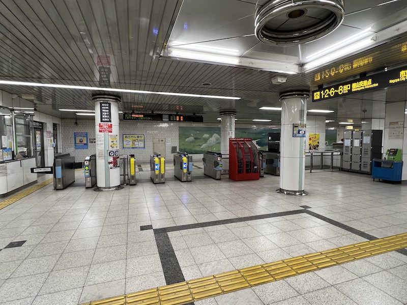改札口のすぐ横にあるコインロッカー