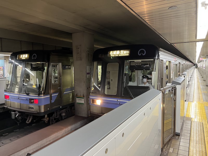 名城線に乗り入れた名港線からの大曽根行き（左の車両）
