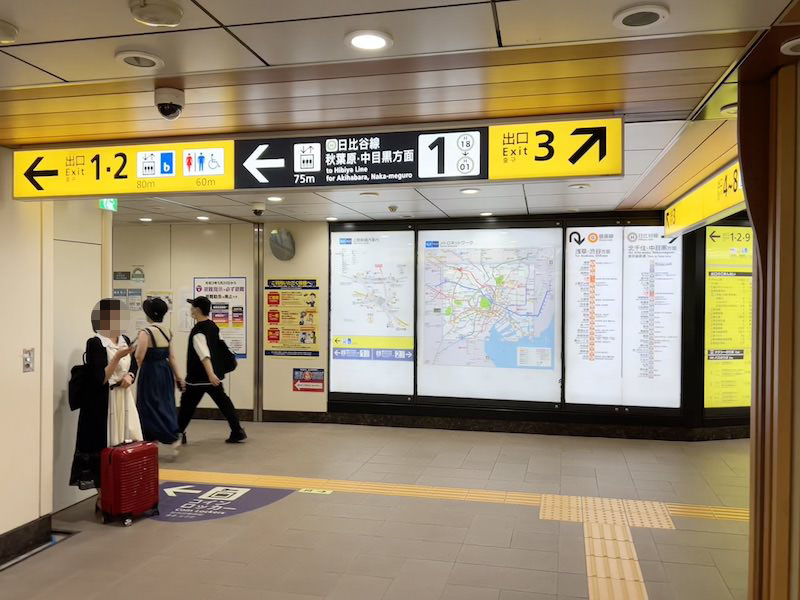 通路の突き当たりを左へ