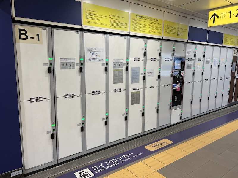 [B-1]駅事務室前のコインロッカー