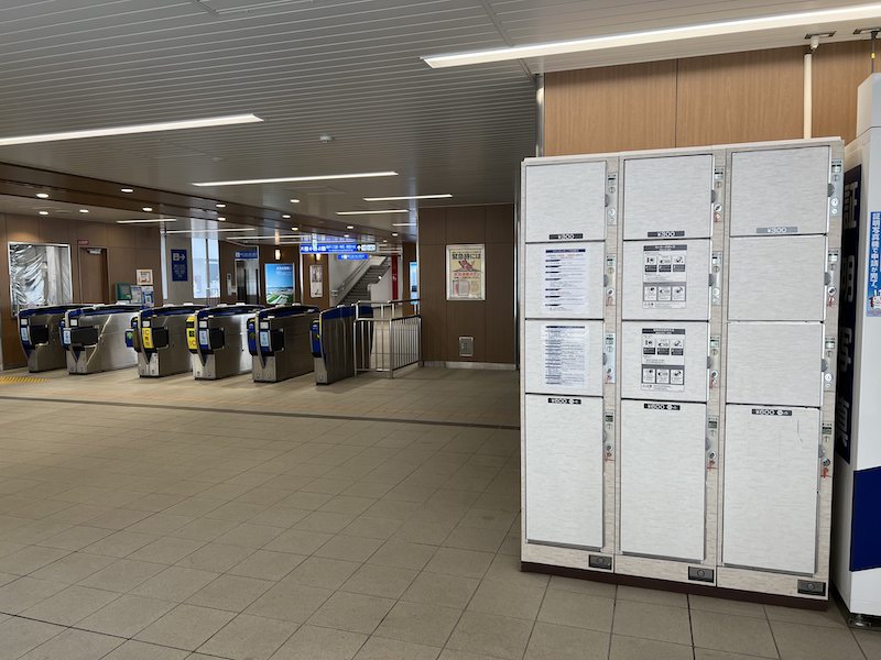 コインロッカーと改札口の位置関係