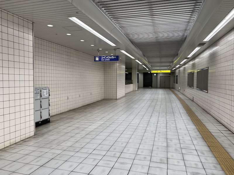 ようやくコインロッカーが見える