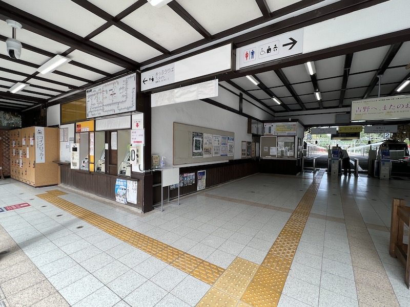 コインロッカーと改札口の位置関係