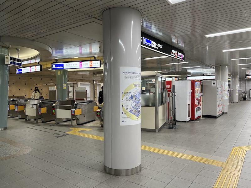 西改札とコインロッカーの位置関係