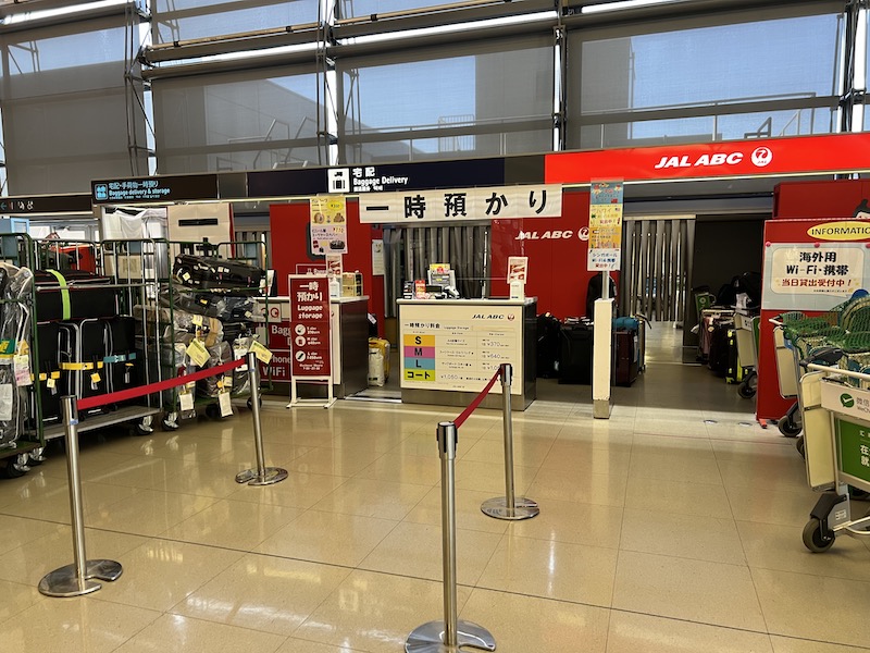 4階南側JALエービーシーの手荷物預かり所