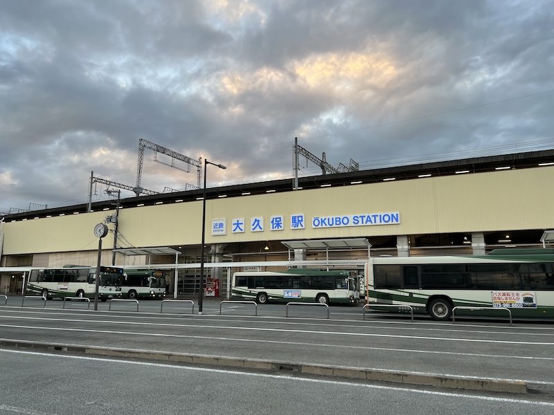 近鉄大久保駅のコインロッカーの場所・料金・サイズ・スーツケース対応状況のまとめ コインロッカーのしおり